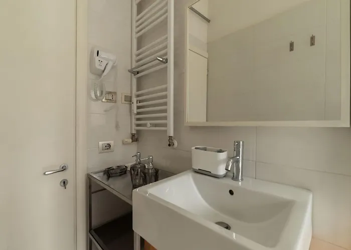 Guesthost - Bright Flat In Lungotevere Flaminio Rome